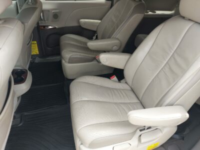 Toyota Sienna XLE 2011