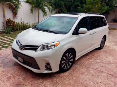 Toyota Sienna XLE 2019