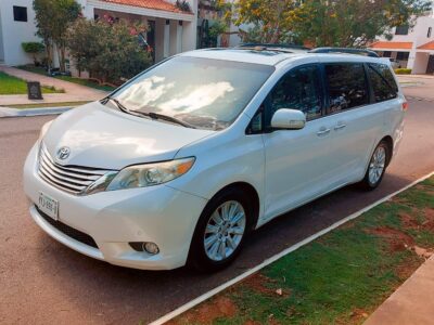 Toyota Sienna XLE Limited 2013