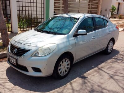 Nissan Versa Sense 2014