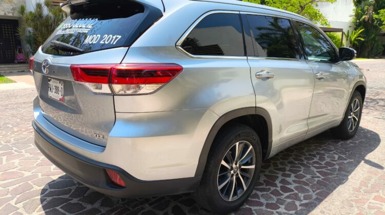 Toyota Highlander XLE 2017