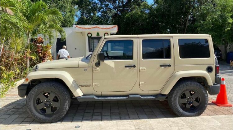 JEEP WRANGLER UNLIMITED SAHARA 4X4 (PLACAS QUINTANA ROO)