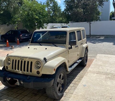 JEEP WRANGLER UNLIMITED SAHARA 4X4 (PLACAS QUINTANA ROO)