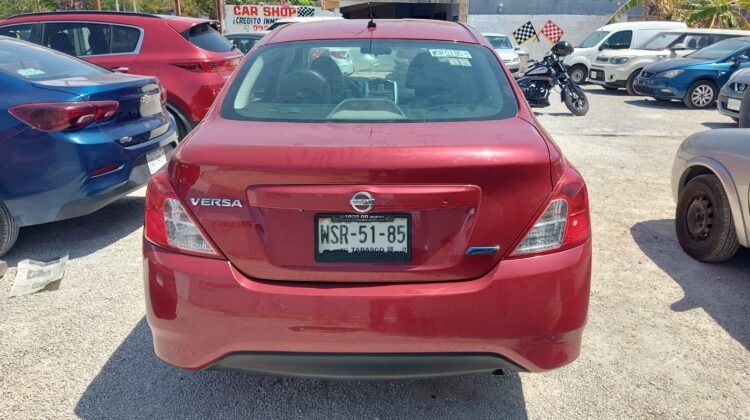 Nissan Versa 2015