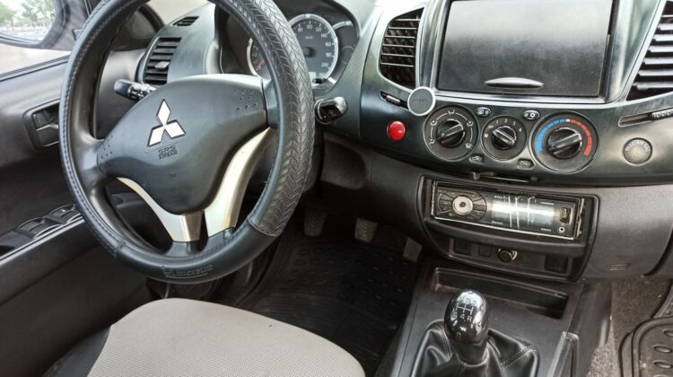 Mitsubishi L200 2015