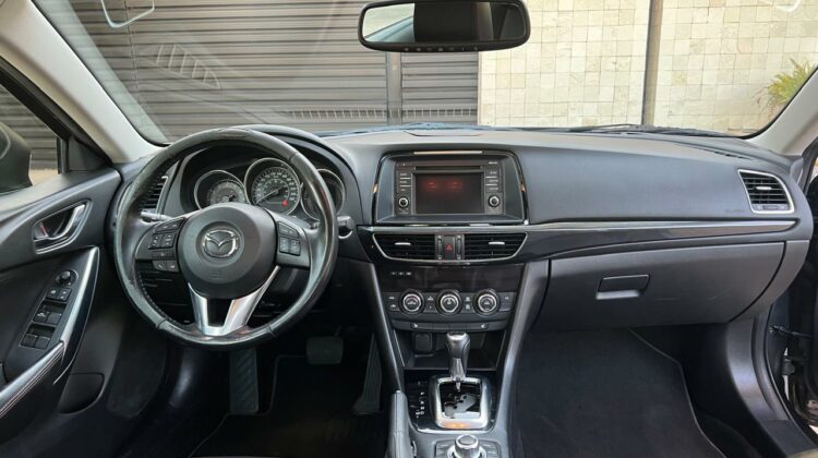 Mazda 6 Gris Único Dueño