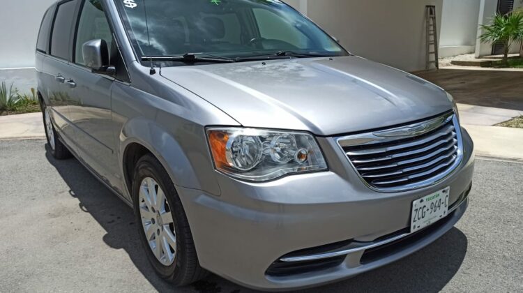 Chrysler Town & Country LI Touring XL 2016