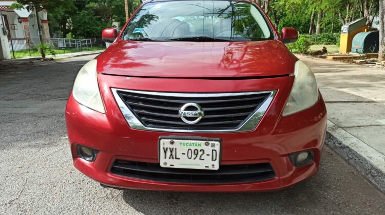 Nissan Versa Exclusive 2013