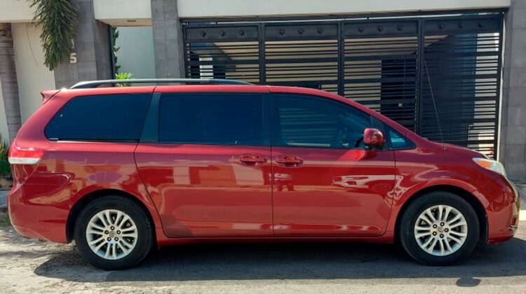 Toyota Sienna XLE 2014