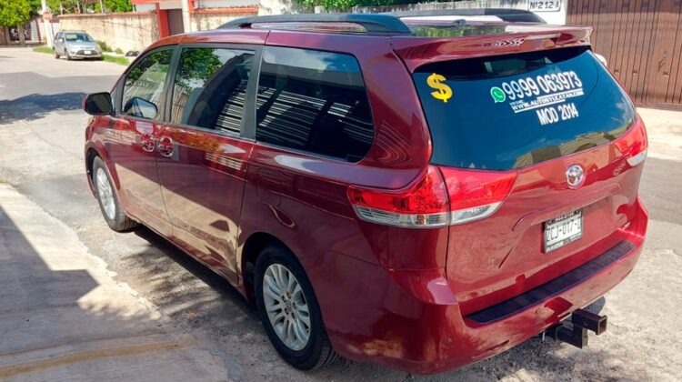 Toyota Sienna XLE 2014