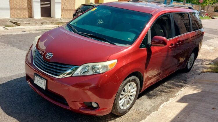 Toyota Sienna XLE 2014