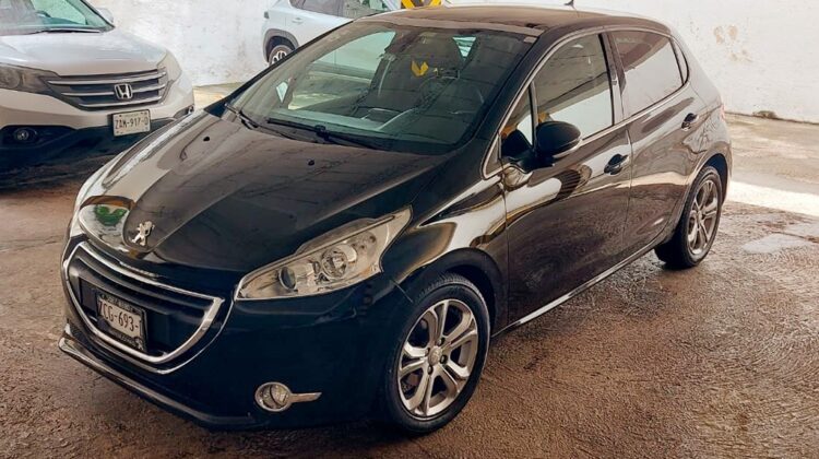 Peugeot 208 Feline 2016