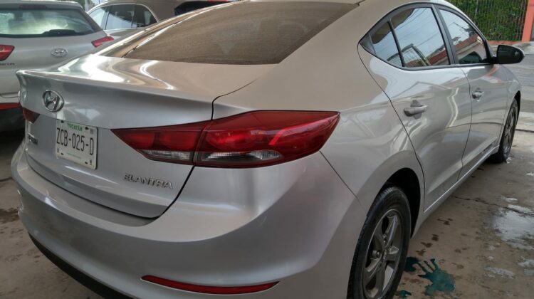 Hyundai Elantra GLS Automático 2017