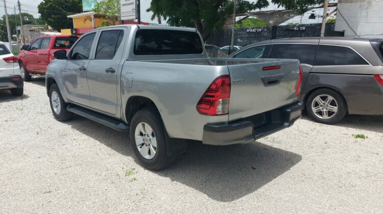 Toyota Hilux SR 2018