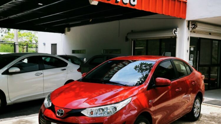 Yaris 2018 Core CVTI-S Rojo