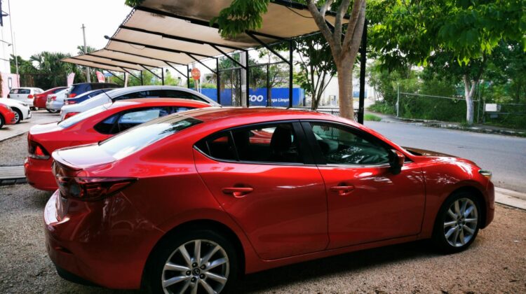 MAZDA 3 SPORT ROJO