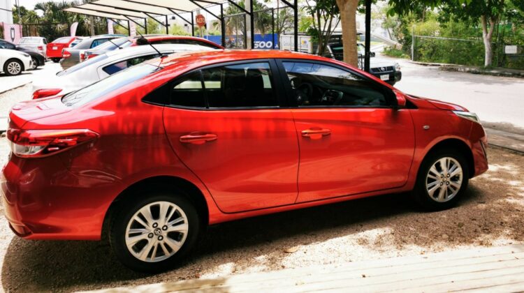 Yaris 2018 Core CVTI-S Rojo