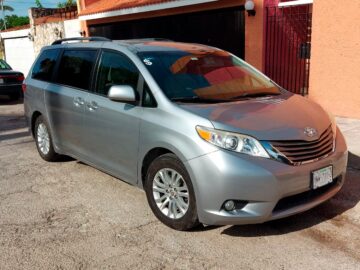 Toyota Sienna XLE 2017