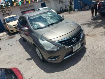 Nissan Versa Advance 2015