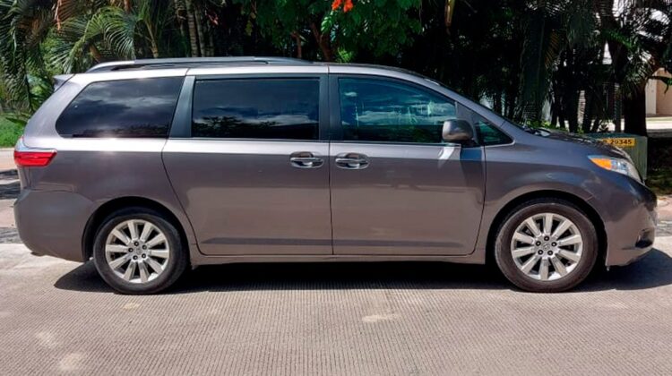 Toyota Sienna XLE 2016