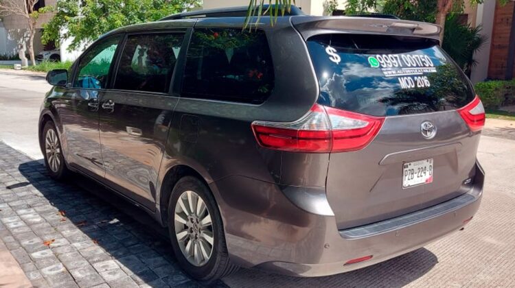 Toyota Sienna XLE 2016