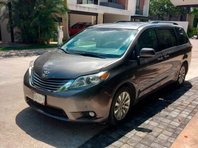 Toyota Sienna XLE 2016