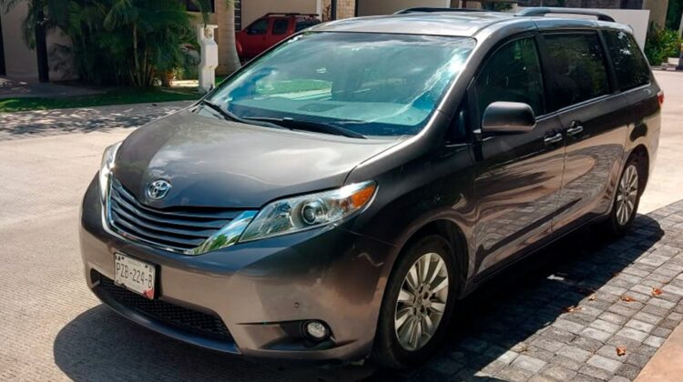 Toyota Sienna XLE 2016