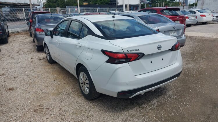 Nissan Versa Sense 2021