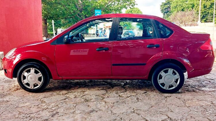 Ford Fiesta Sedán 2006