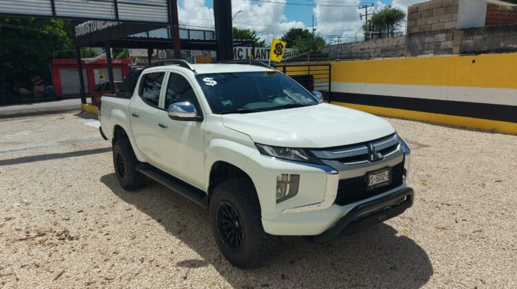 Mitsubishi L200 2023