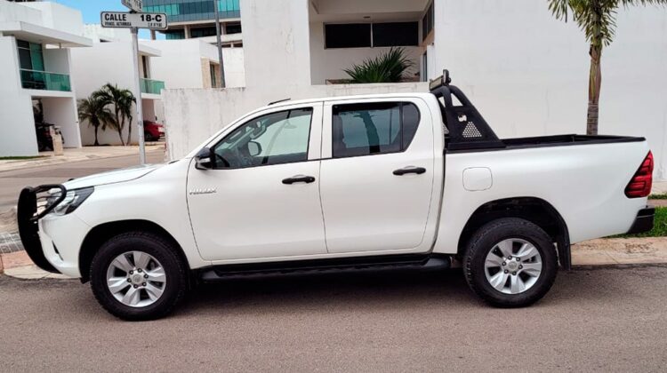 Toyota Hilux SR 2017