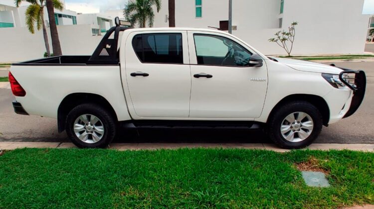 Toyota Hilux SR 2017