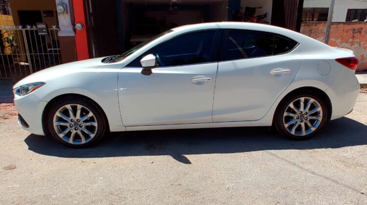 Mazda 3 i Sport Sedán 2015