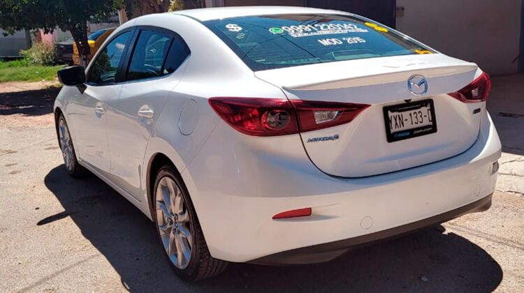 Mazda 3 i Sport Sedán 2015