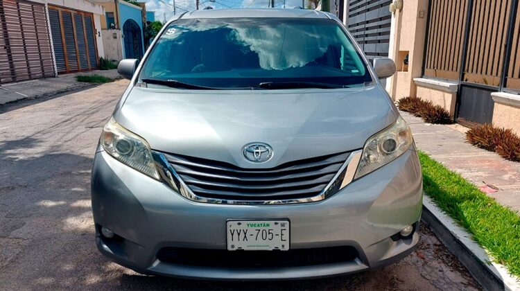 Toyota Sienna XLE 2015