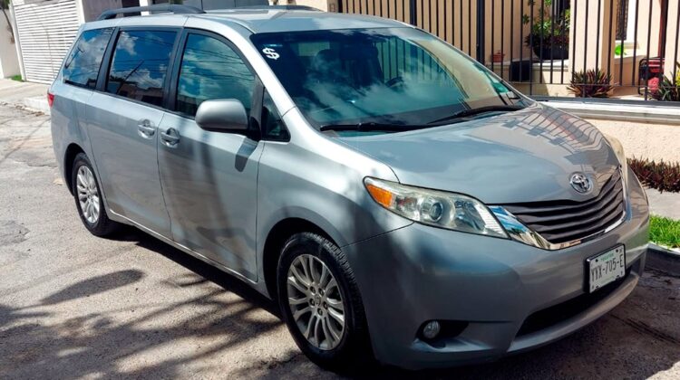 Toyota Sienna XLE 2015