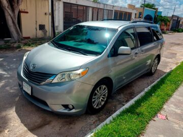 Toyota Sienna XLE 2015