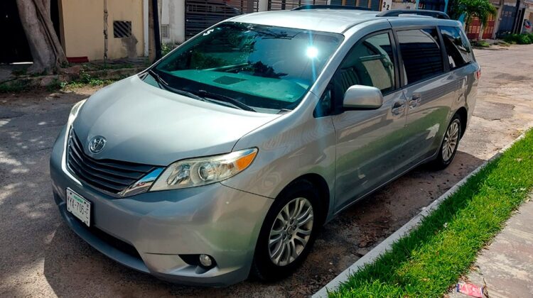 Toyota Sienna XLE 2015