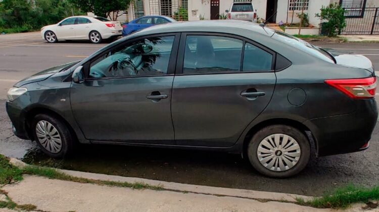 Toyota Yaris Sedán Core 2017