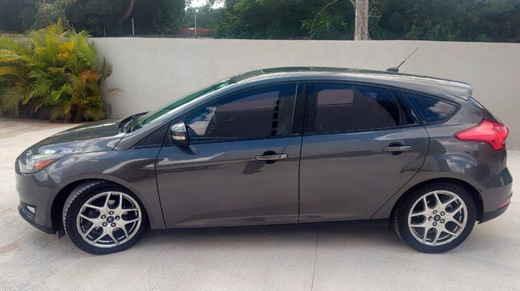 Ford Focus SE Luxury 2016