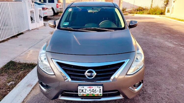 Nissan Versa Advance 2015