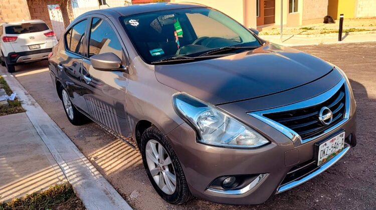 Nissan Versa Advance 2015