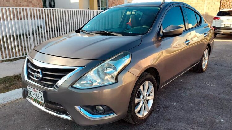 Nissan Versa Advance 2015