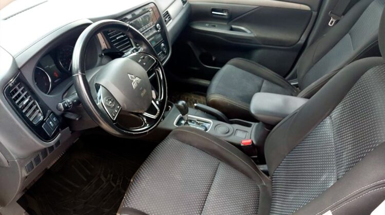 Mitsubishi Outlander ES 2016