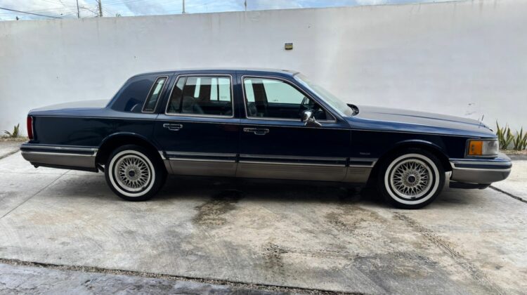 Ford Lincoln Town Car 1991