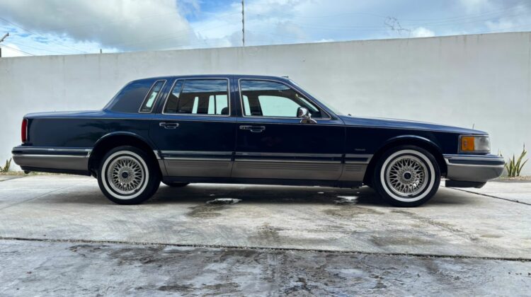 Ford Lincoln Town Car 1991