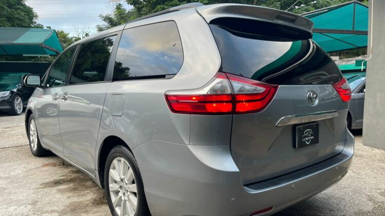 Toyota Sienna Limited 2017