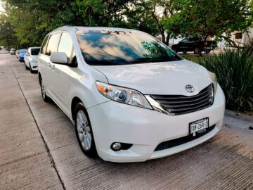 Toyota Sienna XLE 2015