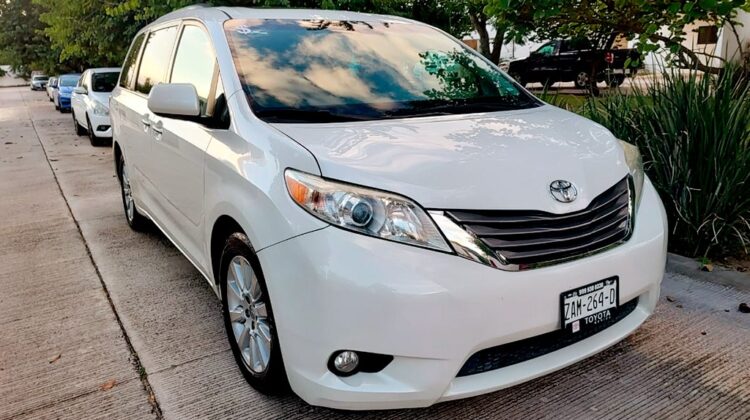 Toyota Sienna XLE 2015