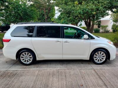 Toyota Sienna XLE 2015